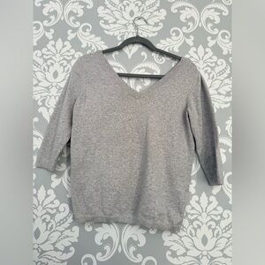4/$25 • Smart Set Light‎ Gray V-Neck Sweater